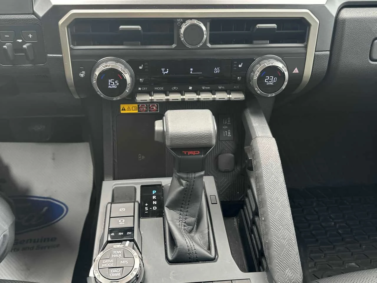 Toyota Tacoma * 4x4 Double Cab Auto * PANO* ПОДГРЕВ* KEYLESS* , снимка 10 - Автомобили и джипове - 53757607