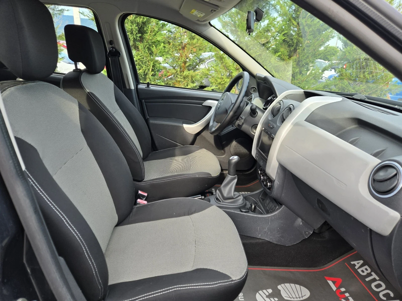 Dacia Duster 1.6i-105кс= ФАБРИЧНА ГАЗ= FACELIFT= КЛИМАТИК, снимка 15 - Автомобили и джипове - 55212084