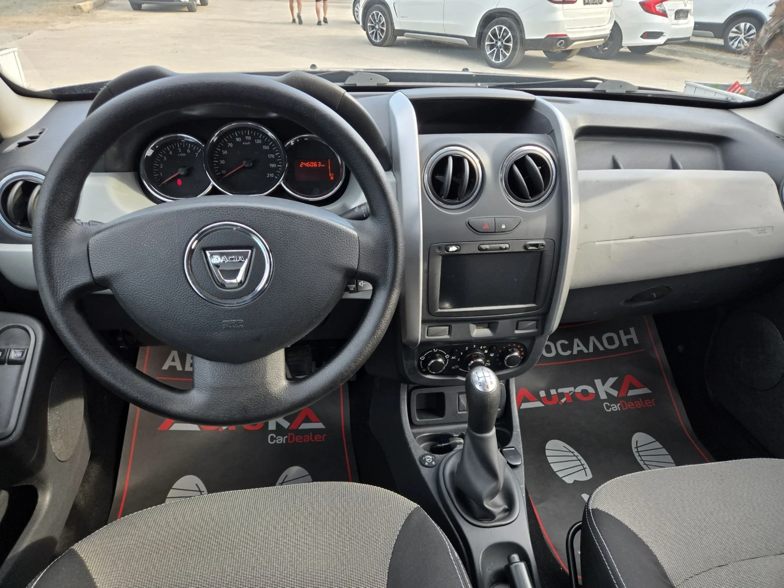 Dacia Duster 1.6i-105кс= ФАБРИЧНА ГАЗ= FACELIFT= КЛИМАТИК, снимка 11 - Автомобили и джипове - 55212084