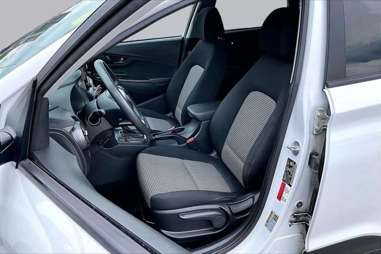 Hyundai Kona * Essential | Apple CarPlay | Heated Seats * , снимка 5 - Автомобили и джипове - 55229621