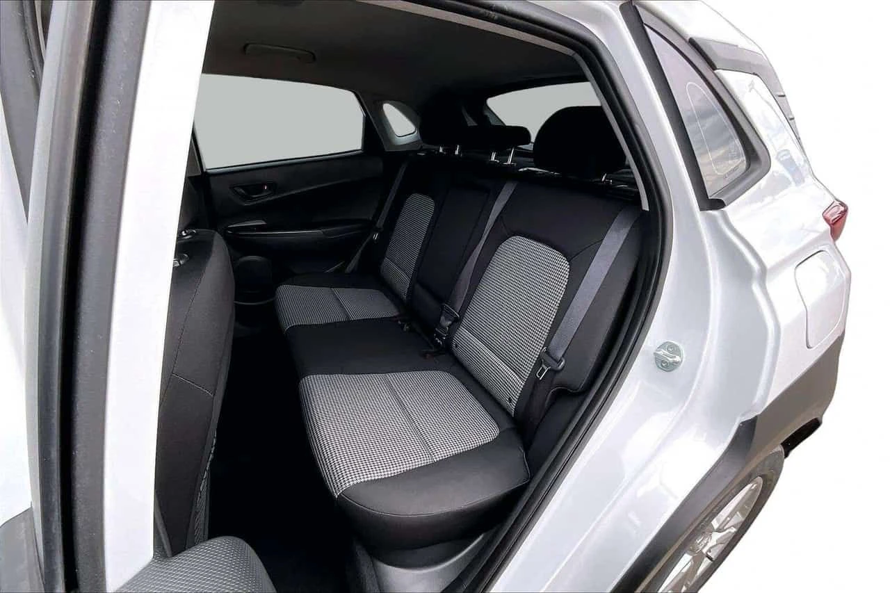 Hyundai Kona * Essential | Apple CarPlay | Heated Seats * , снимка 14 - Автомобили и джипове - 55229621