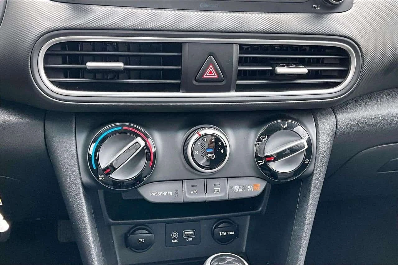 Hyundai Kona * Essential | Apple CarPlay | Heated Seats * , снимка 12 - Автомобили и джипове - 55229621