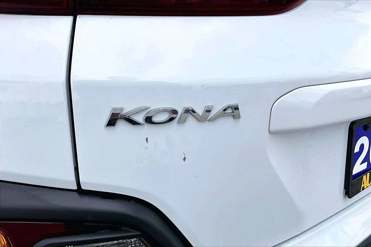 Hyundai Kona * Essential | Apple CarPlay | Heated Seats * , снимка 4 - Автомобили и джипове - 55229621