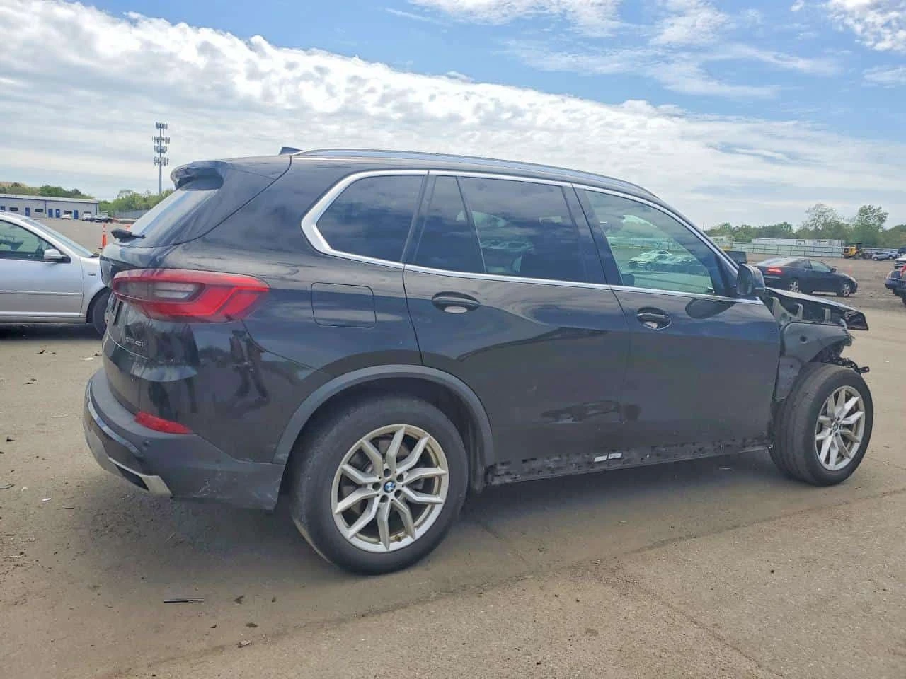 BMW X5 xDrive40i | CARFAX | АВТОКРЕДИТ БЕЗ ПЪРВОНАЧАЛНА , снимка 3 - Автомобили и джипове - 55416557