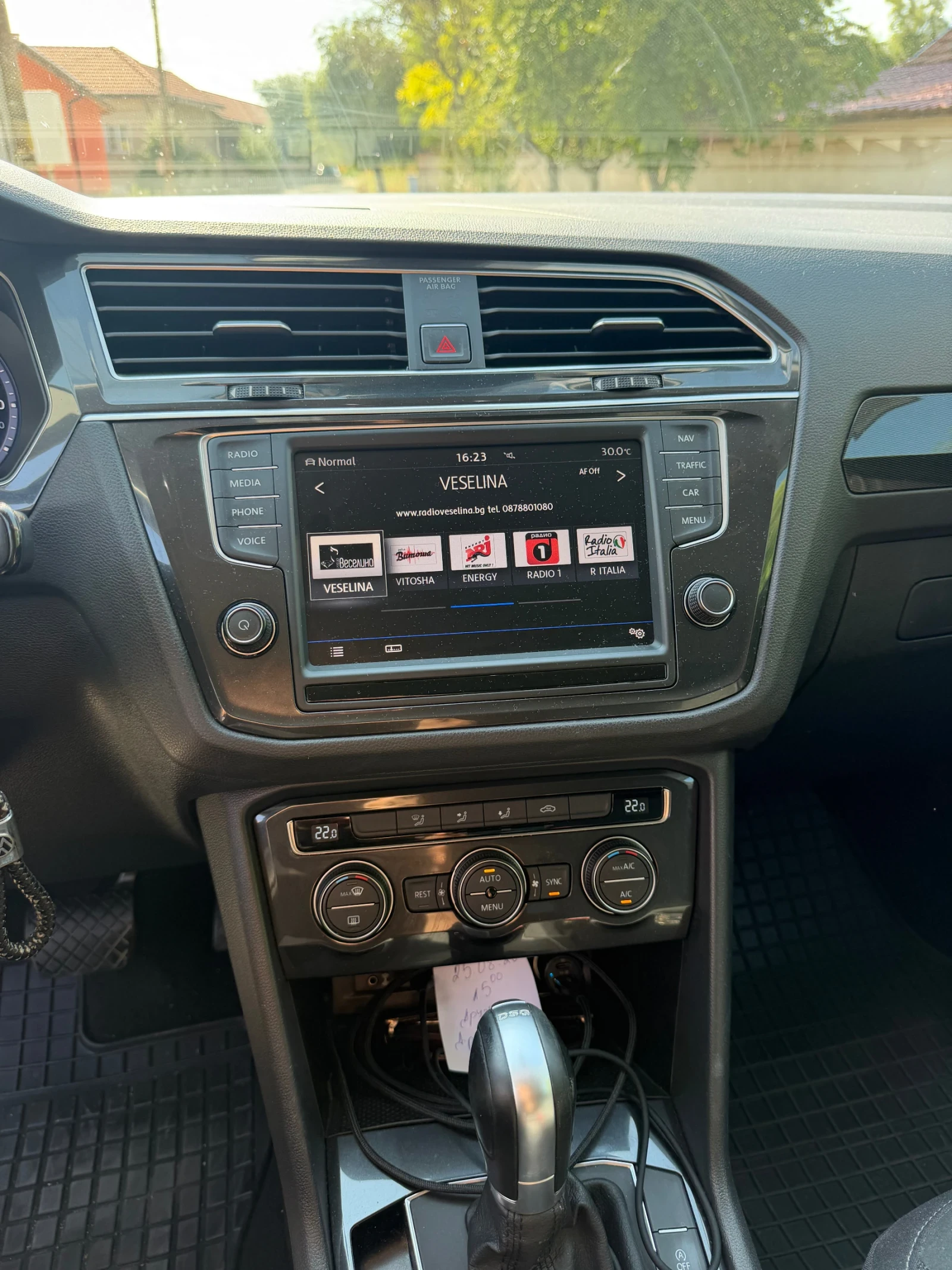 VW Tiguan 2.0 TDI 150 4motion, снимка 11 - Автомобили и джипове - 55840700
