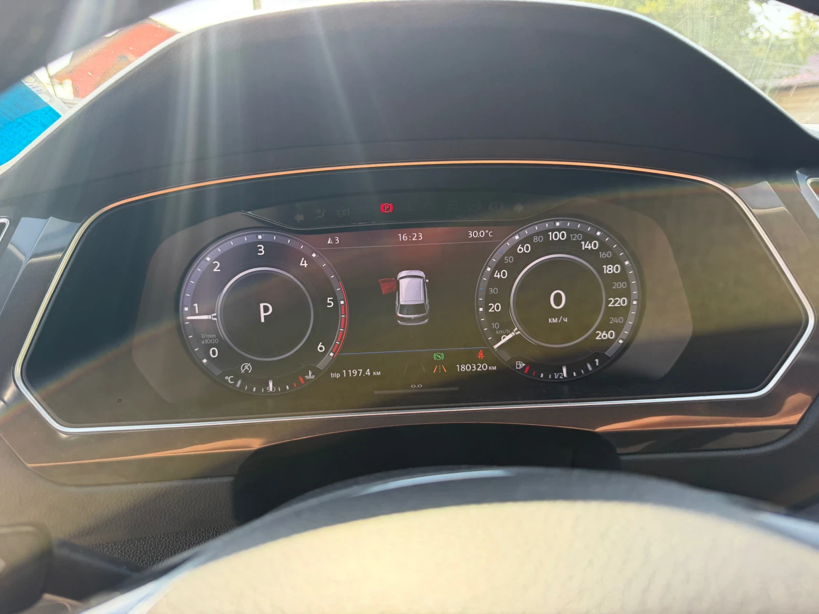 VW Tiguan 2.0 TDI 150 4motion, снимка 8 - Автомобили и джипове - 55840700