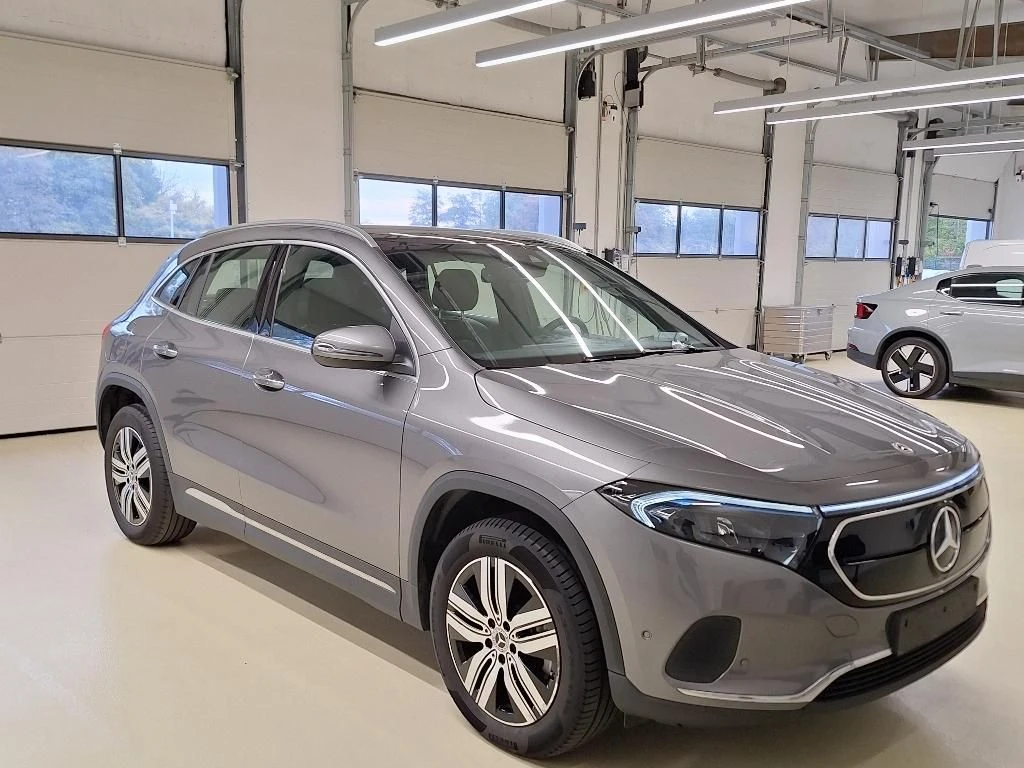 Mercedes-Benz EQA 71KWH LUXURY LINE LEATHER NAVI LED KEYLESS PANO , снимка 4 - Автомобили и джипове - 56305155