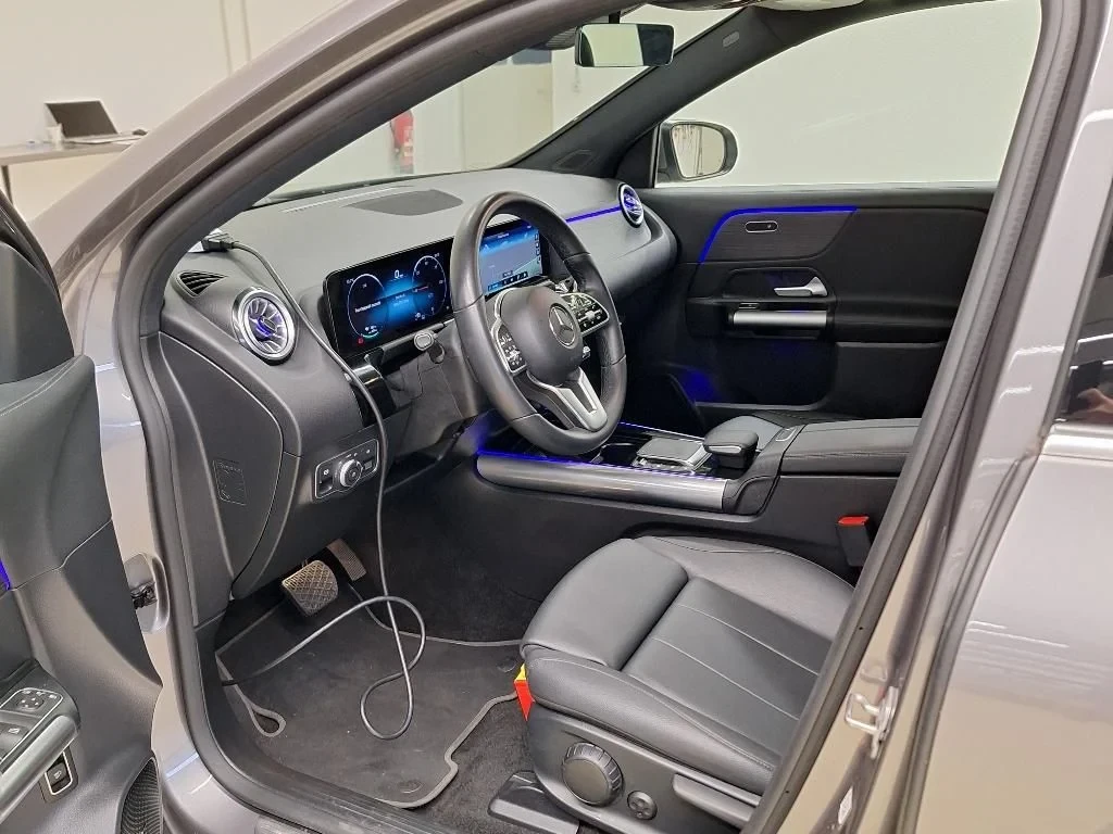 Mercedes-Benz EQA 71KWH LUXURY LINE LEATHER NAVI LED KEYLESS PANO , снимка 9 - Автомобили и джипове - 56305155