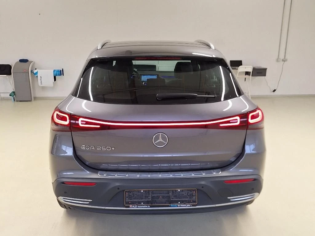 Mercedes-Benz EQA 71KWH LUXURY LINE LEATHER NAVI LED KEYLESS PANO , снимка 6 - Автомобили и джипове - 56305155