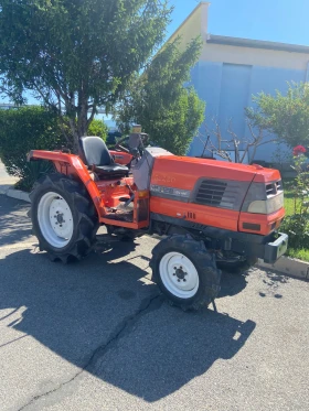 Трактор Kubota, снимка 1