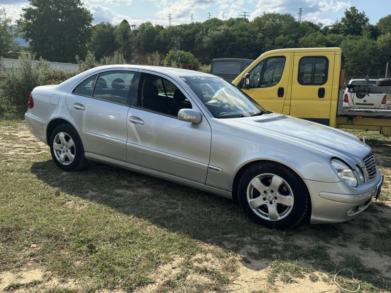 Mercedes-Benz E 220, снимка 5 - Автомобили и джипове - 48577489