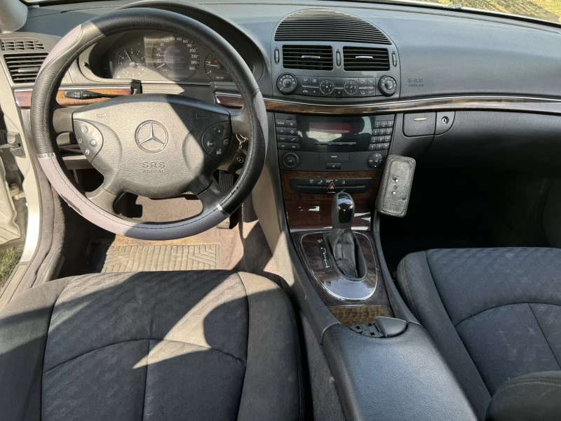 Mercedes-Benz E 220, снимка 10 - Автомобили и джипове - 48577489