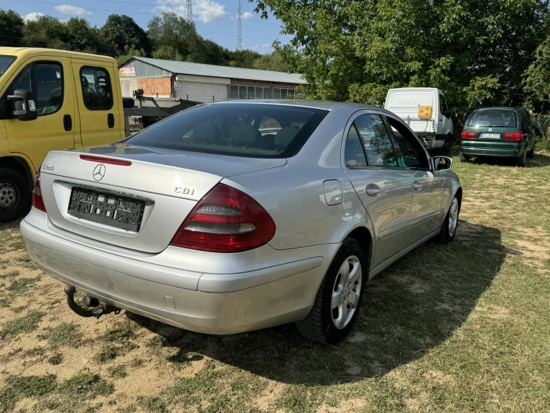 Mercedes-Benz E 220, снимка 4 - Автомобили и джипове - 48577489