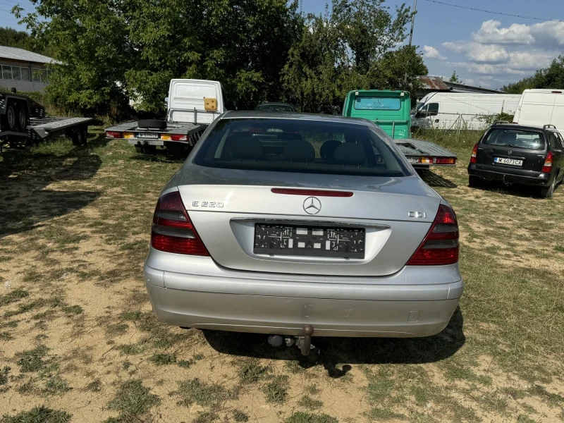 Mercedes-Benz E 220, снимка 7 - Автомобили и джипове - 48577489