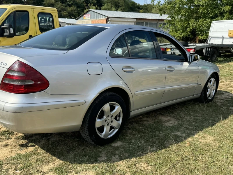 Mercedes-Benz E 220, снимка 6 - Автомобили и джипове - 48577489