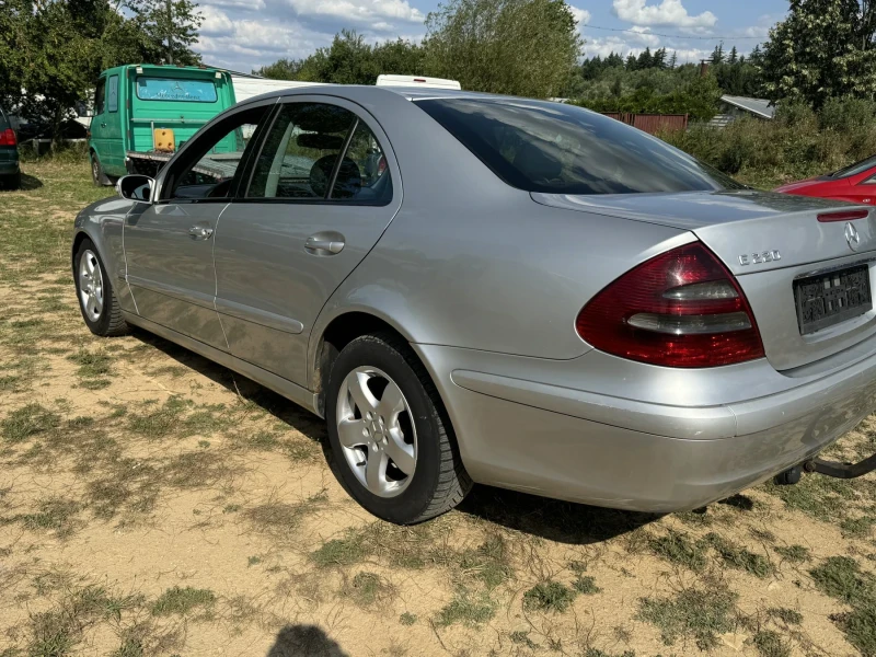 Mercedes-Benz E 220, снимка 3 - Автомобили и джипове - 48577489