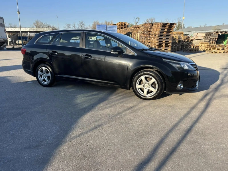 Toyota Avensis 1.8i БЕНЗИН, снимка 4 - Автомобили и джипове - 49588262