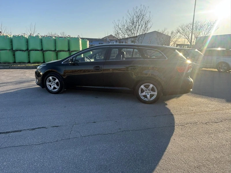 Toyota Avensis 1.8i БЕНЗИН, снимка 6 - Автомобили и джипове - 49588262