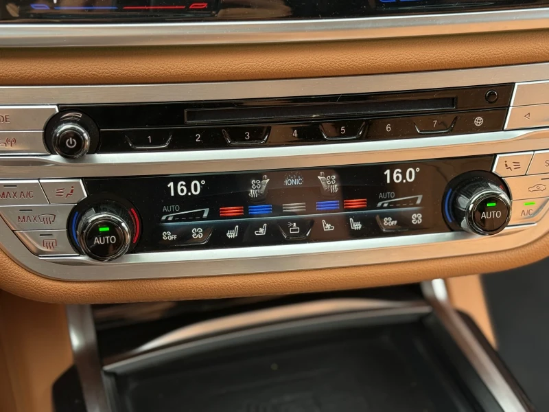 BMW 740 * MILD HYBRID* LAZER* TOP* M PACK* SERVICE HISTORY, снимка 13 - Автомобили и джипове - 52165248