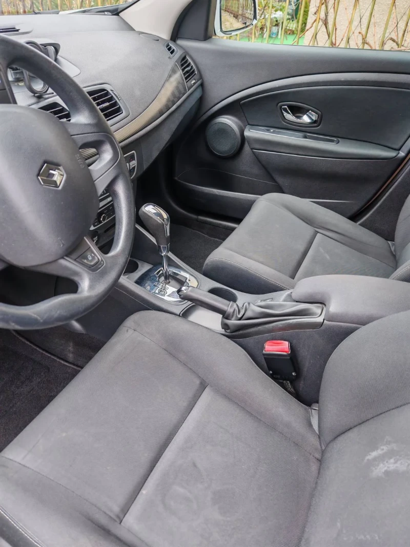 Renault Megane 1.5 dCI, снимка 9 - Автомобили и джипове - 52815880
