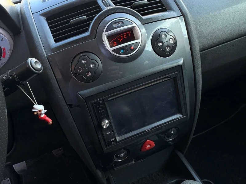 Renault Megane, снимка 9 - Автомобили и джипове - 52857380