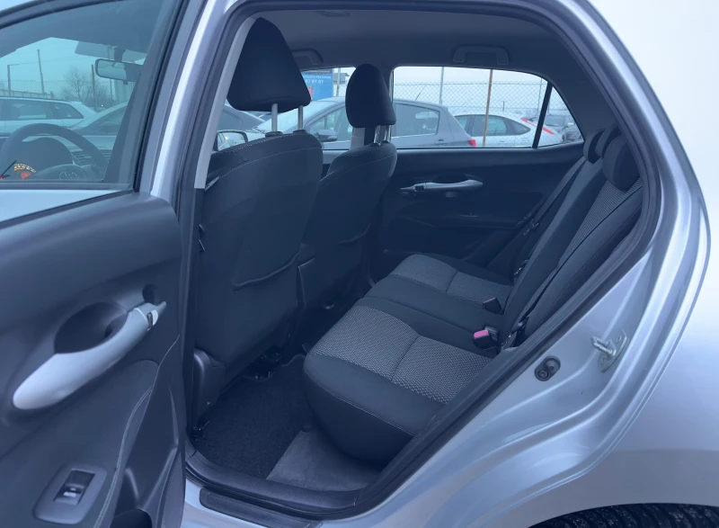 Toyota Auris 1.6 БЕНЗИН , снимка 8 - Автомобили и джипове - 52858794