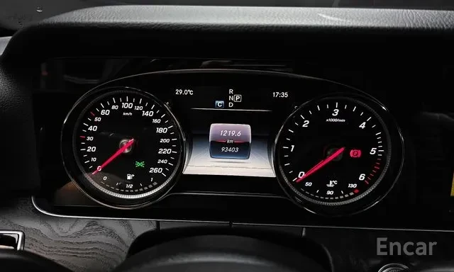 Mercedes-Benz E 220 D * AMG * AVANTGARDE * HEAD UP * ШИБИДАХ * , снимка 7 - Автомобили и джипове - 56153929