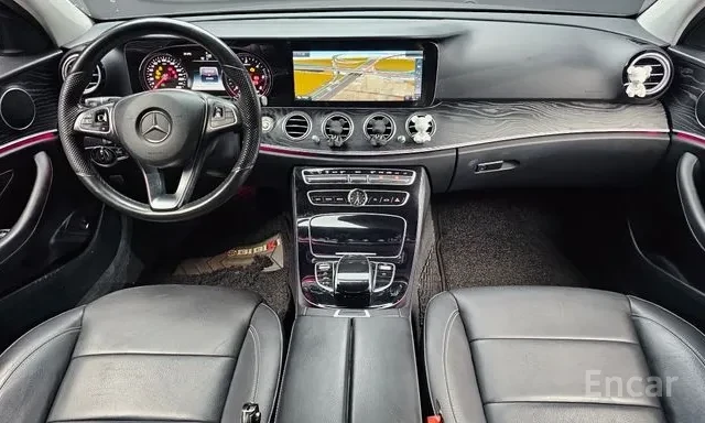 Mercedes-Benz E 220 D * AMG * AVANTGARDE * HEAD UP * ШИБИДАХ * , снимка 6 - Автомобили и джипове - 56153929