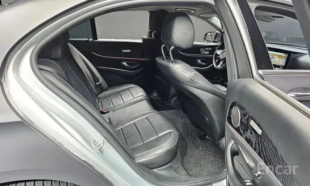 Mercedes-Benz E 220 D * AMG * AVANTGARDE * HEAD UP * ШИБИДАХ * , снимка 9 - Автомобили и джипове - 56153929