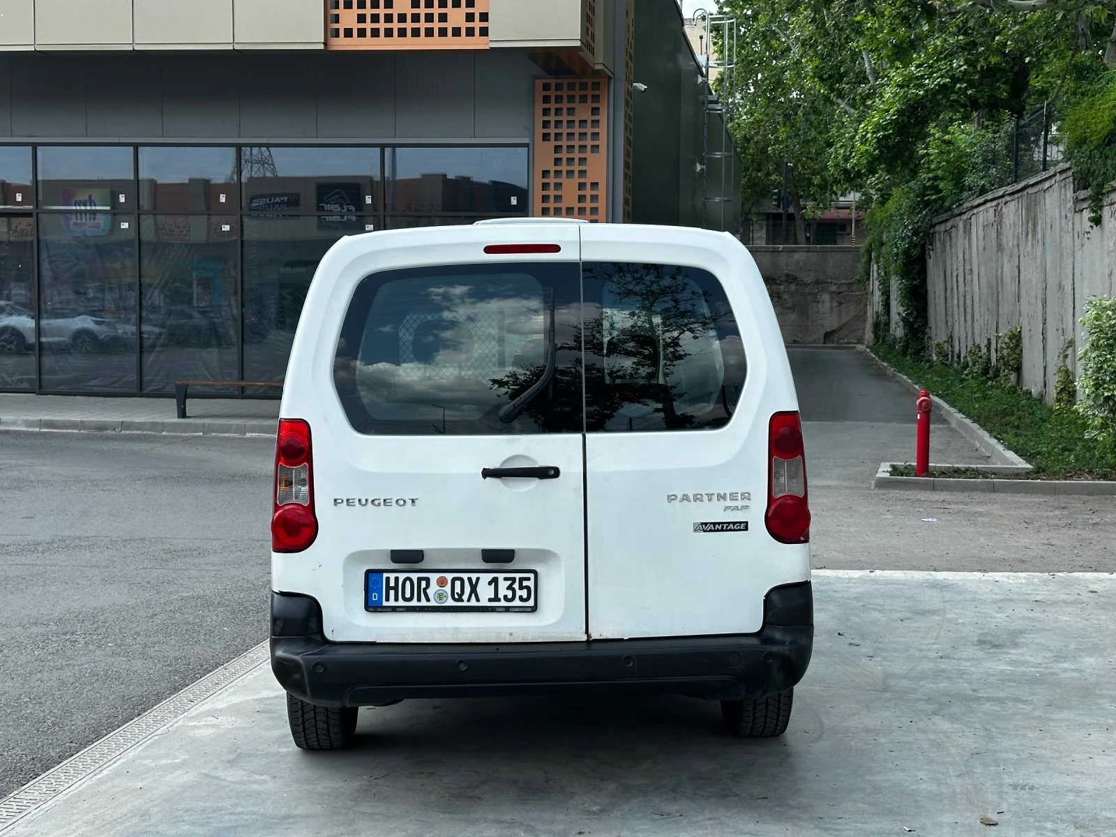 Peugeot Partner 1.6 HDI 90 к.с РЕАЛНИ КМ НОВ ВНОС - изображение 4