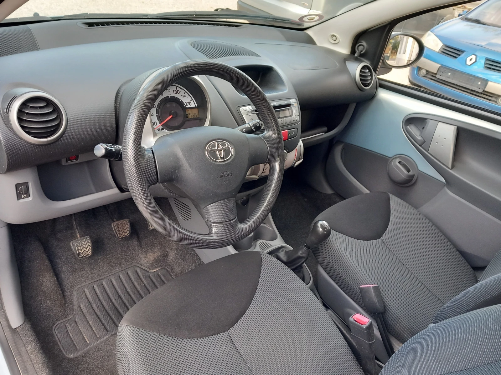 Toyota Aygo 1.0i климатик 68кс - изображение 10