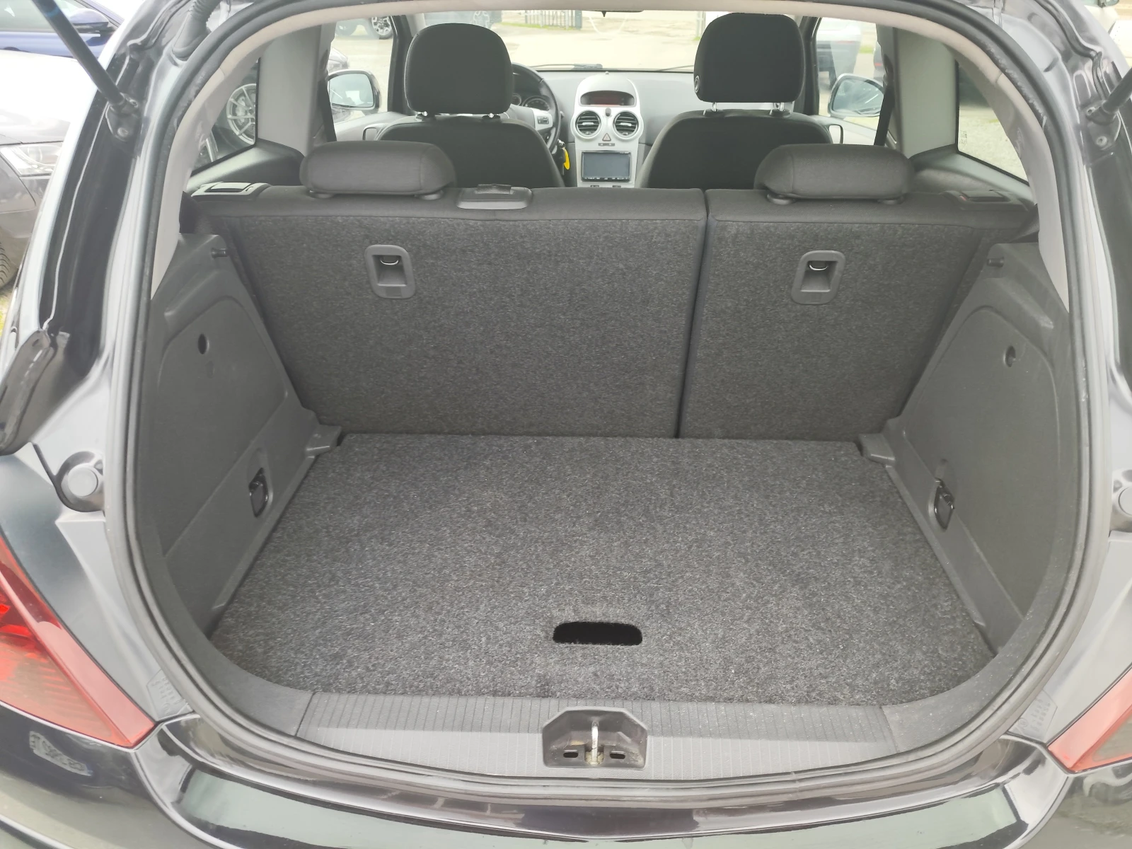 Opel Corsa 1.4i* KLIMA* MMi* , снимка 13 - Автомобили и джипове - 53901438