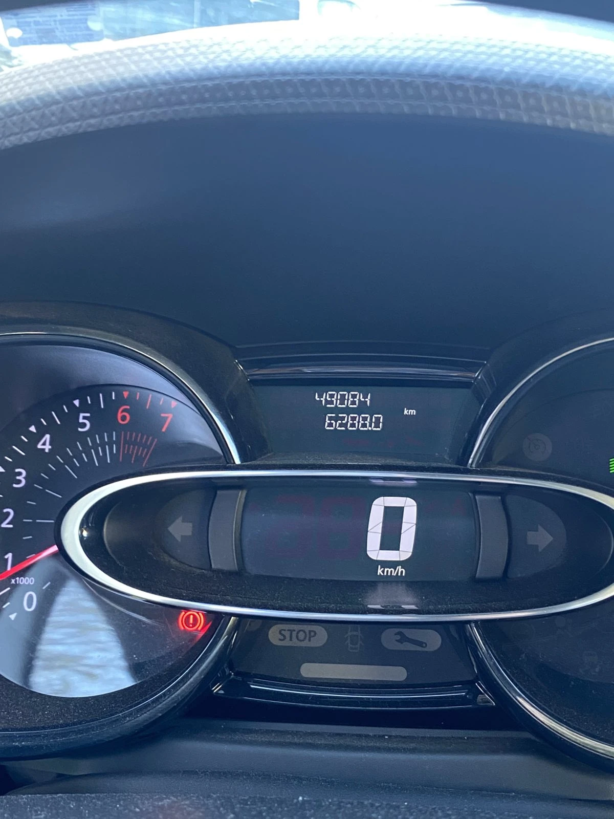 Renault Clio 1.0, снимка 4 - Автомобили и джипове - 54332159