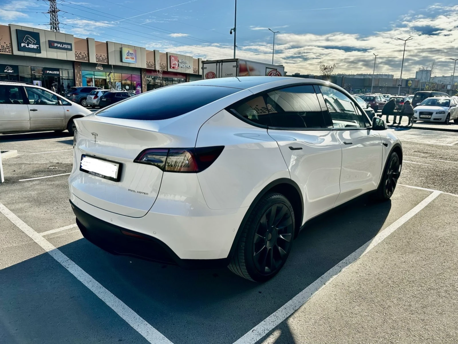 Tesla Model Y MODEL Y Long Range, снимка 4 - Автомобили и джипове - 54704869