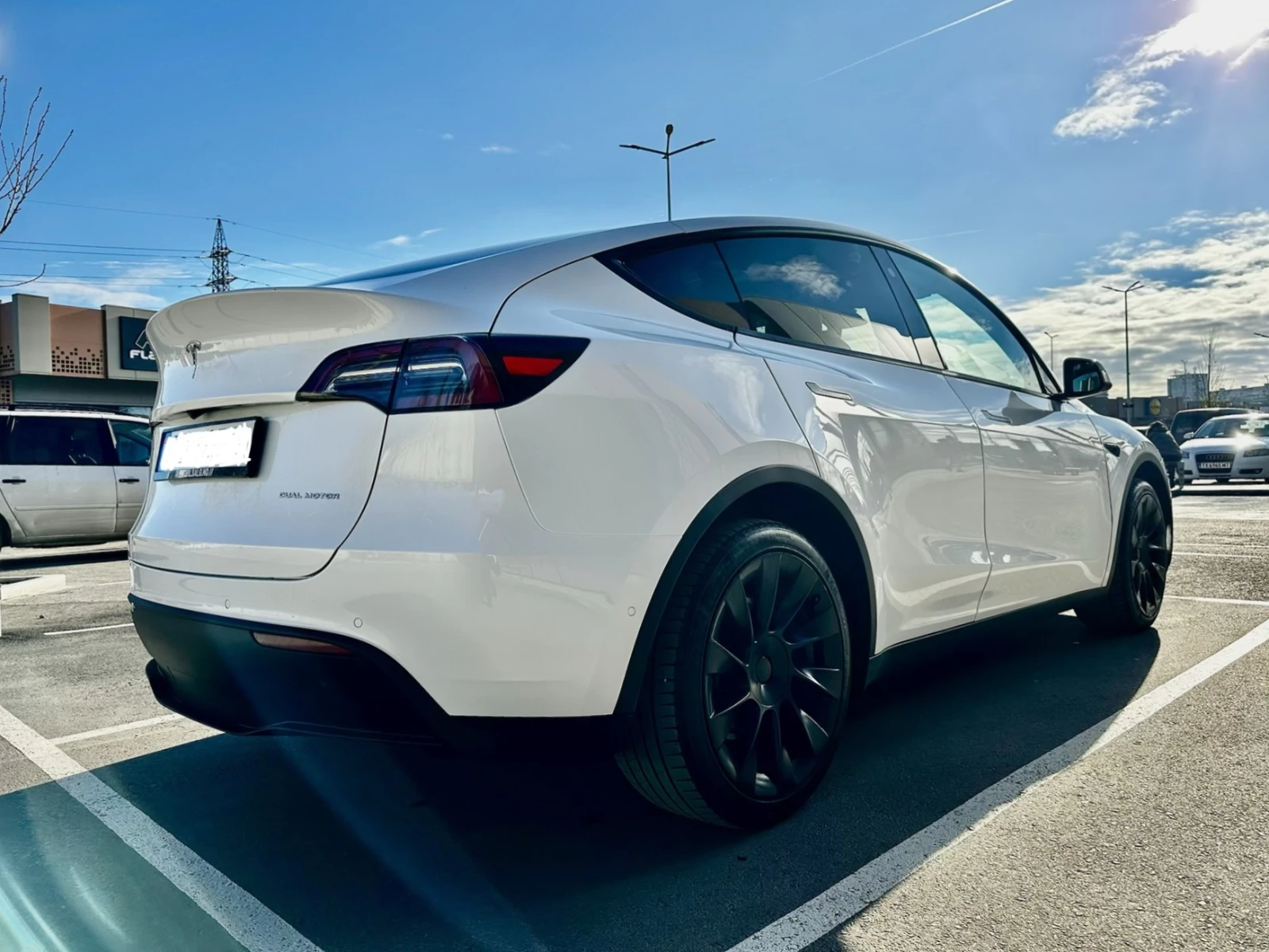 Tesla Model Y MODEL Y Long Range, снимка 3 - Автомобили и джипове - 54704869