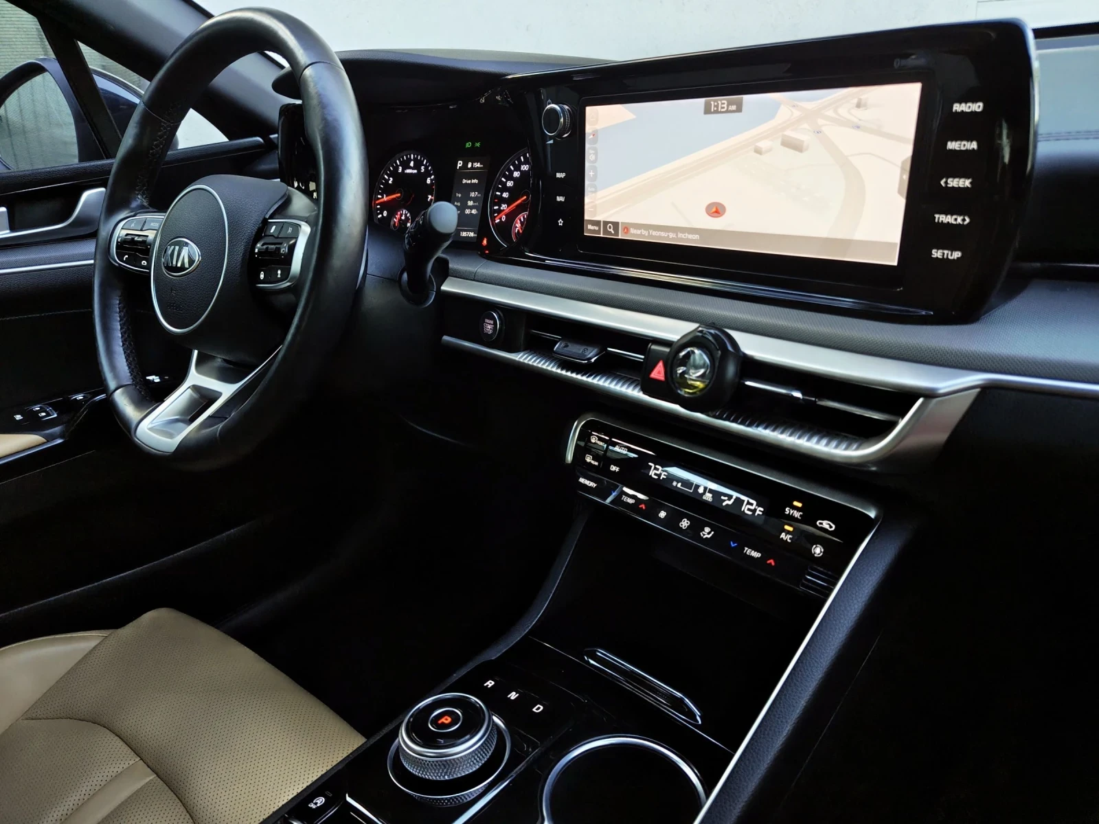 Kia K5 2.0i MPI /Noblesse /ДЖОЙСТИК /ДИСТРОНИК /ОБДУХВАНЕ, снимка 11 - Автомобили и джипове - 54769120
