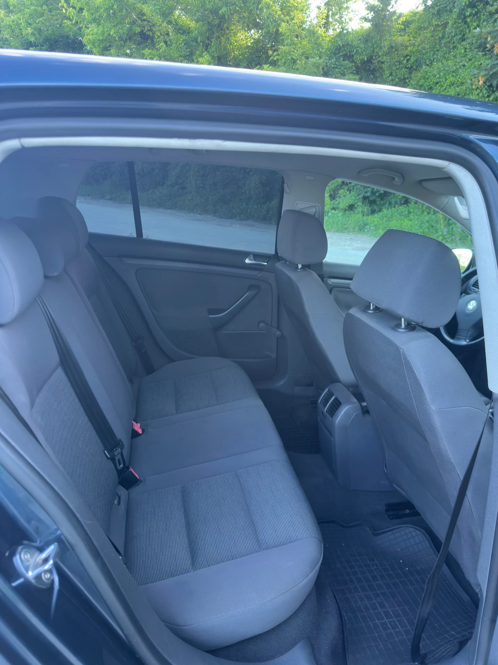 VW Golf 5 1.9 Tdi 105, снимка 8 - Автомобили и джипове - 54999511
