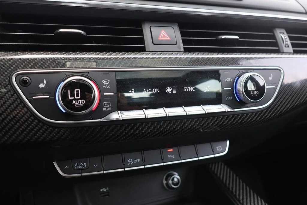 Audi Rs5 CARBON* B&O&DIGITAL* HUD* БЕЗ ИНЦИДЕНТИ* КРАЙНА ЦЕ, снимка 10 - Автомобили и джипове - 55541376