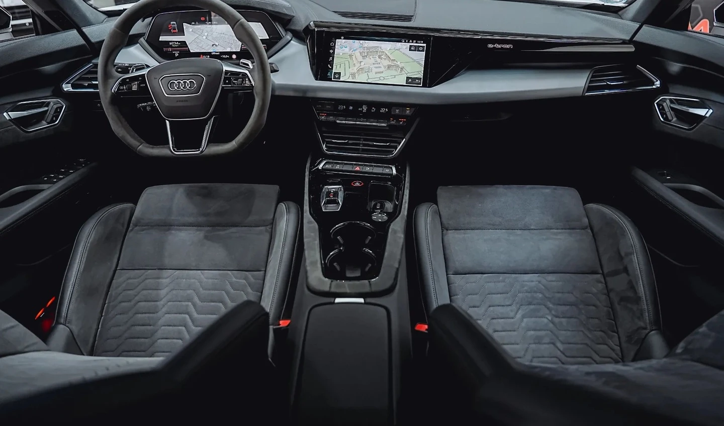 Audi E-Tron GT Quattro , снимка 4 - Автомобили и джипове - 55629183