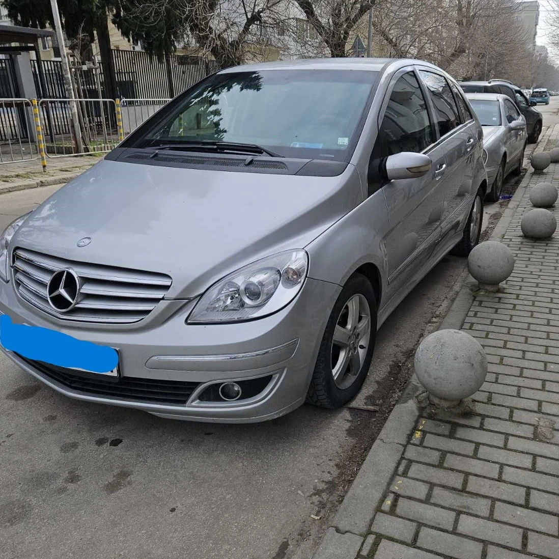 Mercedes-Benz B 180