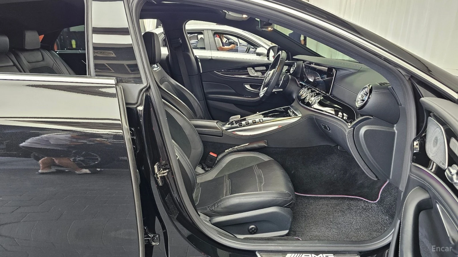 Mercedes-Benz AMG GT 43 4MATIC+ | BURMESTER | ACC | 360 | HEAD UP, снимка 11 - Автомобили и джипове - 56160633