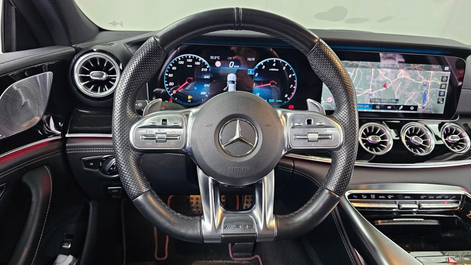 Mercedes-Benz AMG GT 43 4MATIC+ | BURMESTER | ACC | 360 | HEAD UP, снимка 13 - Автомобили и джипове - 56160633