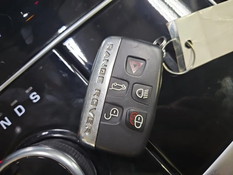 Land Rover Range Rover Velar * S * CARFAX * ЦЕНА ДО БГ, снимка 8 - Автомобили и джипове - 53050943