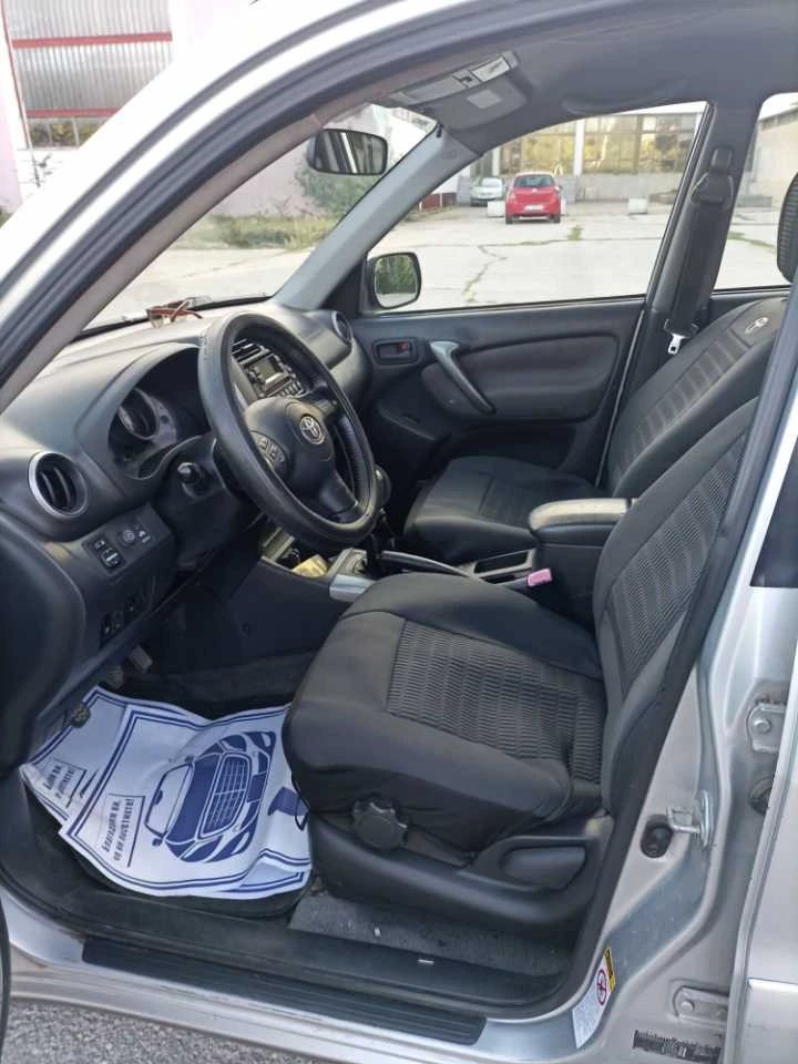 Toyota Rav4, снимка 10 - Автомобили и джипове - 47269385