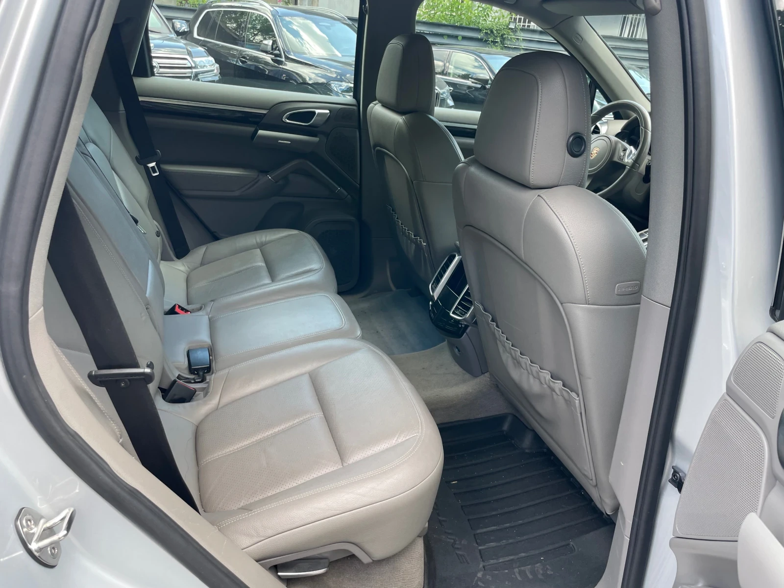 Porsche Cayenne 3.0D/Panorama/AirMatic/Tow Pack - изображение 9