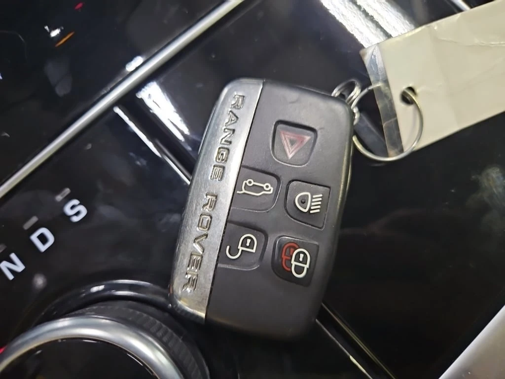 Land Rover Range Rover Velar * S * CARFAX * ЦЕНА ДО БГ - изображение 8