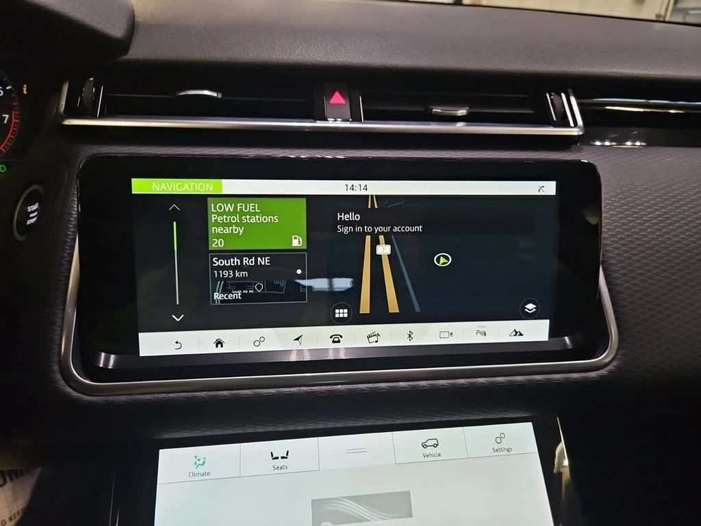 Land Rover Range Rover Velar * S * CARFAX * ЦЕНА ДО БГ - изображение 10