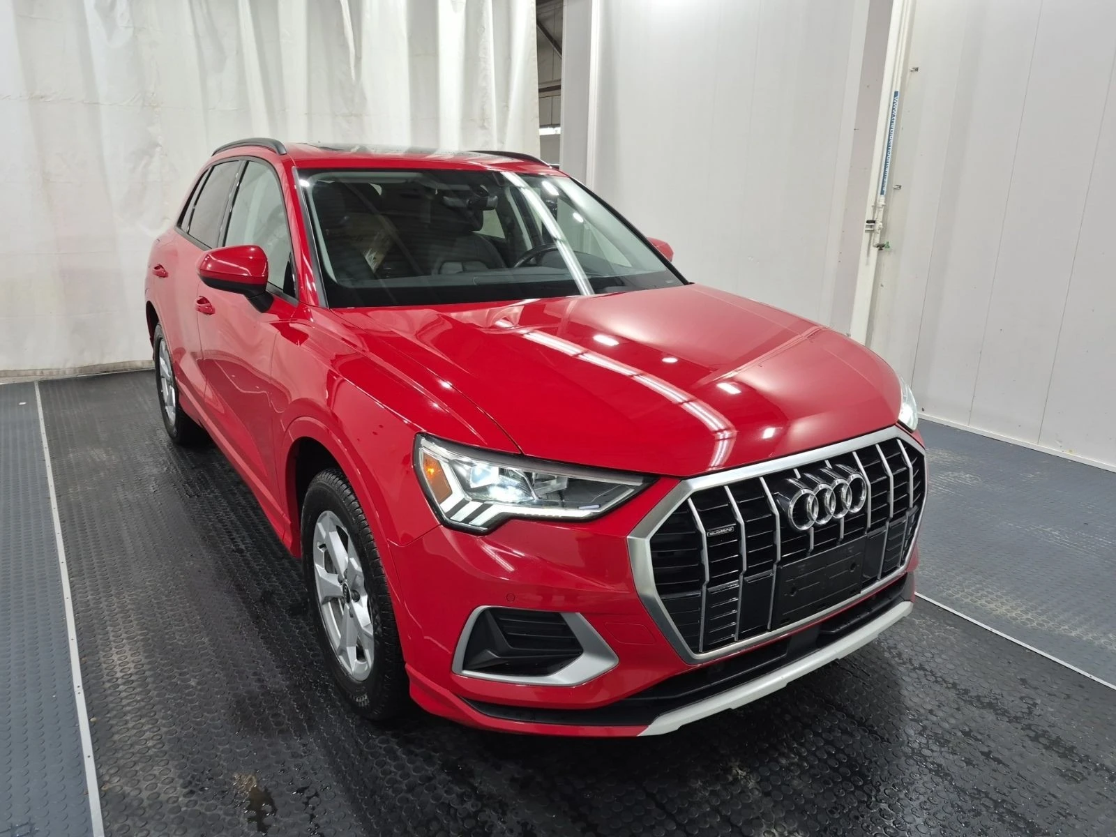Audi Q3 KOMFORT С РЕГИСТРАЦИЯ & АВТО КРЕДИТ - изображение 2