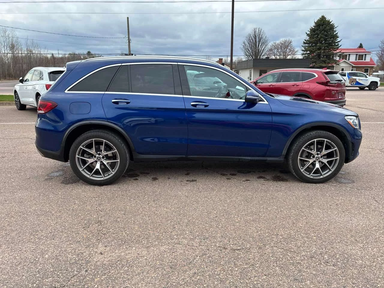 Mercedes-Benz GLC 300 CARFAX * ПОДГРЕВИ * ПАНО * KEYLESS, снимка 3 - Автомобили и джипове - 54647759