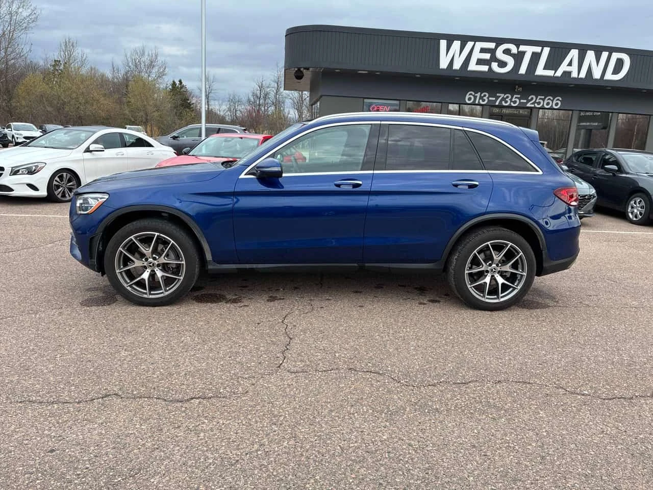 Mercedes-Benz GLC 300 CARFAX * ПОДГРЕВИ * ПАНО * KEYLESS, снимка 2 - Автомобили и джипове - 54647759